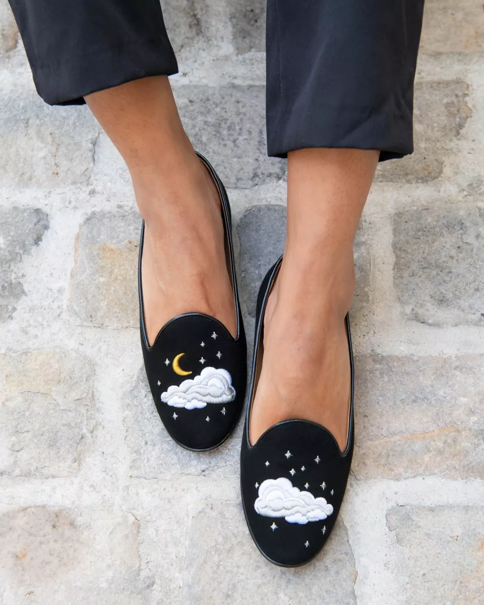Black suede slippers with 3D cloud embroideries