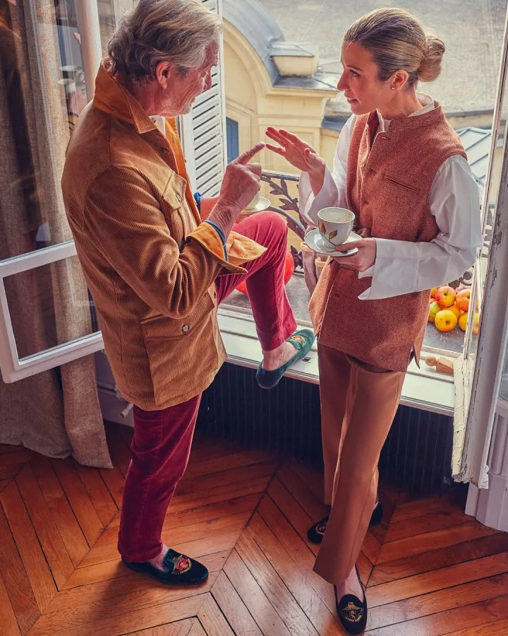 A Meeting of Elegance: Chatelles collaborates with Le Prince Jardinier to celebrate French elegance, where the art of living in salons meets the poetry of gardens.
Embroidered Velvet with Timeless Charm: Refined smoking slippers for women and men, enhanced with delicate, bucolic-inspired embroidery that is both timeless and enchanting.
From Secret Garden to Red Carpet: A creation designed to accompany every step with distinction, balancing romanticism and Parisian sophistication.
French Spirit in All Its Subtlety: Craftsmanship, elegance, and attention to detail come together in an iconic piece that is both bold and timeless.