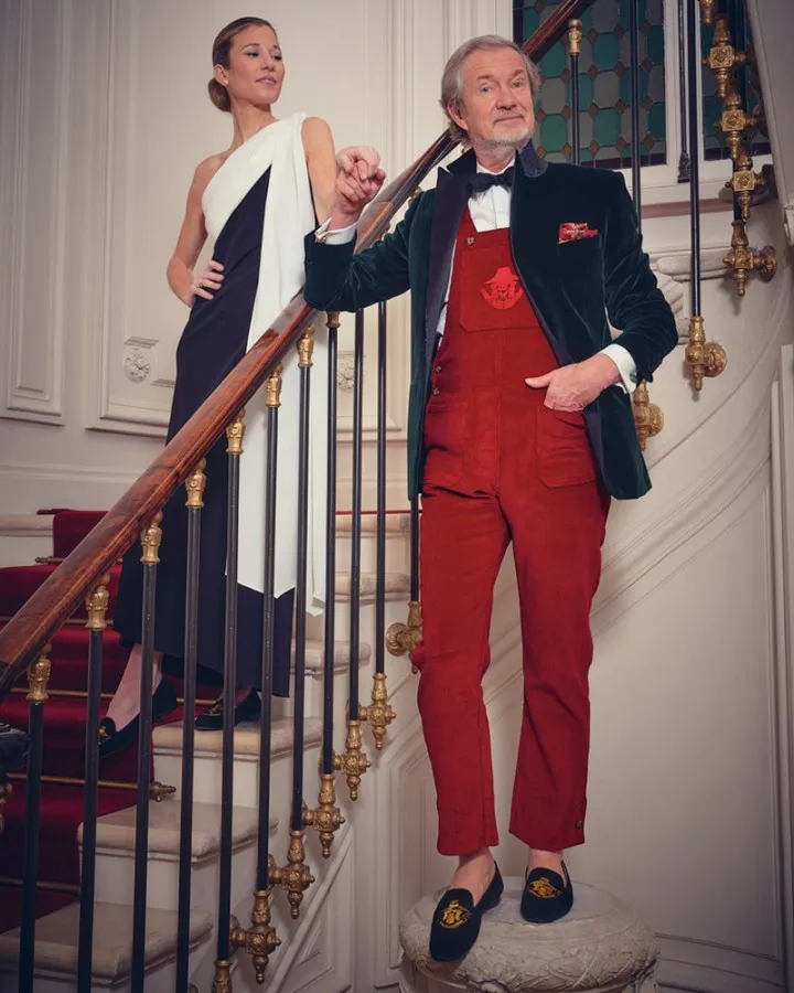 A Meeting of Elegance: Chatelles collaborates with Le Prince Jardinier to celebrate French elegance, where the art of living in salons meets the poetry of gardens.
Embroidered Velvet with Timeless Charm: Refined smoking slippers for women and men, enhanced with delicate, bucolic-inspired embroidery that is both timeless and enchanting.
From Secret Garden to Red Carpet: A creation designed to accompany every step with distinction, balancing romanticism and Parisian sophistication.
French Spirit in All Its Subtlety: Craftsmanship, elegance, and attention to detail come together in an iconic piece that is both bold and timeless.