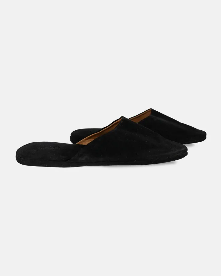 Absolute comfort and luxury: Premium suede and leather travel slippers, designed to relax indoors in style. The heel and insole are padded for optimal comfort.
Unisex and versatile: Designed to fit both men and women, available in sizes 36 to 46.
Travel-ready design: Lightweight, easy to carry, and practical—perfect for home, business trips, vacations, or travel.
Included pouch: Each pair comes with an elegant travel pouch to protect and store your slippers in style.