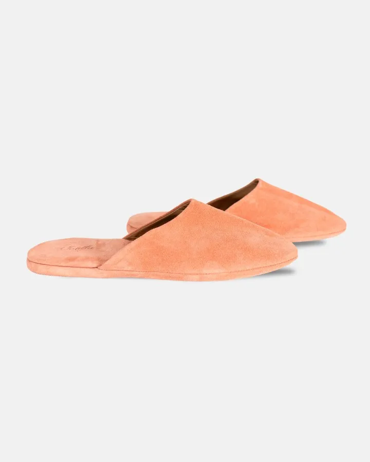 Absolute comfort and luxury: Premium suede and leather travel slippers, designed to relax indoors in style. The heel and insole are padded for optimal comfort.
Unisex and versatile: Designed to fit both men and women, available in sizes 36 to 46.
Travel-ready design: Lightweight, easy to carry, and practical—perfect for home, business trips, vacations, or travel.
Included pouch: Each pair comes with an elegant travel pouch to protect and store your slippers in style.